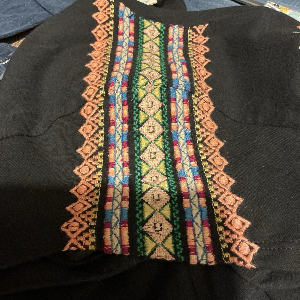 Sundance Women's Knit Top Shirt‎ Black Embroidered Aztec Southwest Inspired L - Picture 5 of 5